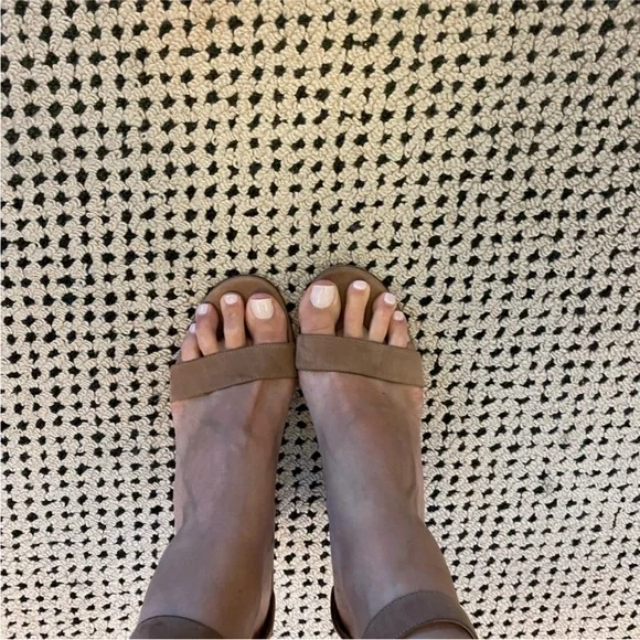 New without tags Gianvito Rossi Brown Block Heel Sandals